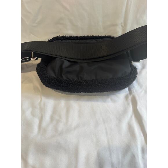 Lululemon Everywhere Fleece Belt Bag - Picture 6 of 8